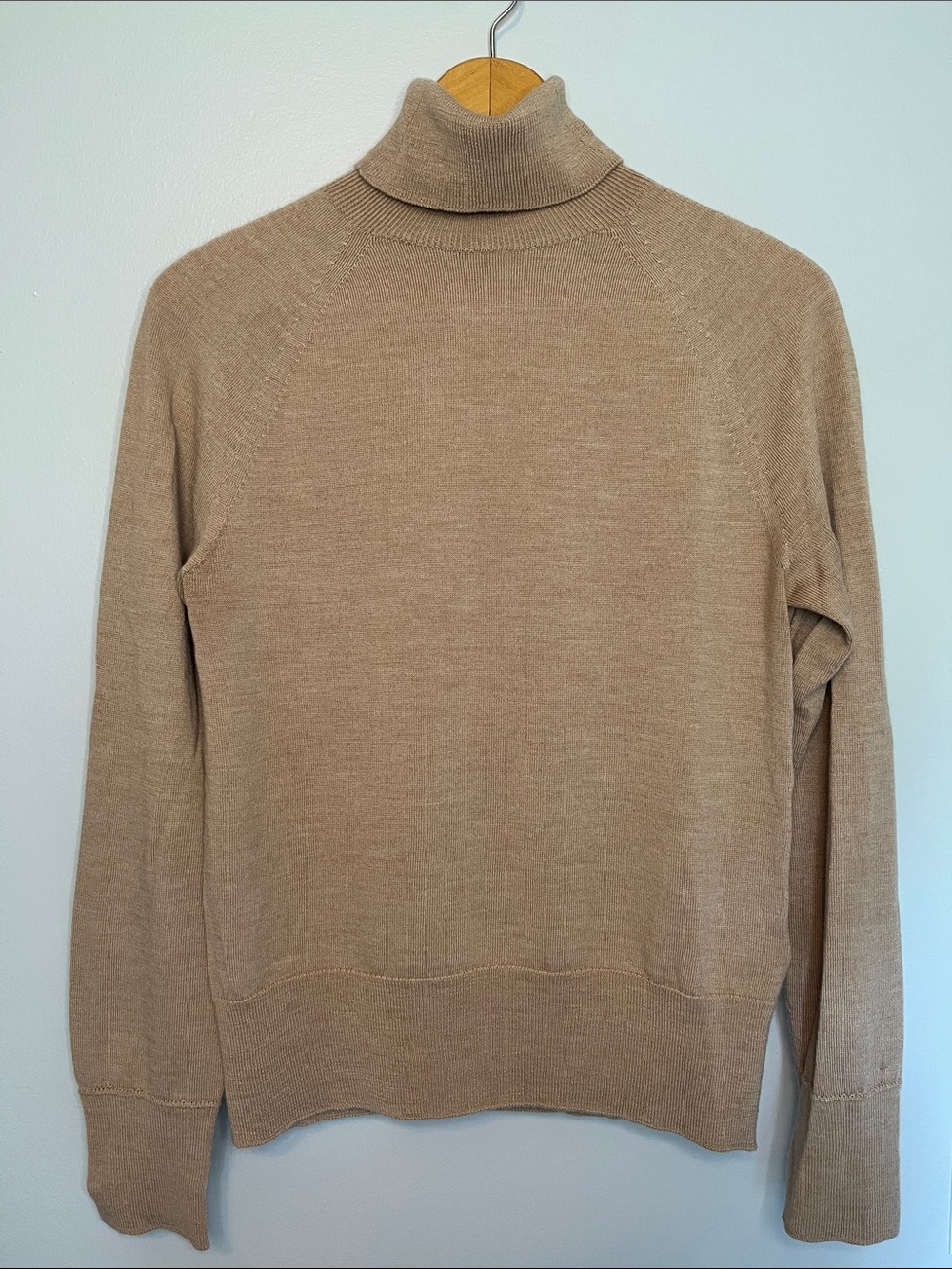 Banana Republic 100% Merino Wool Women's Camel Turtleneck Sweater